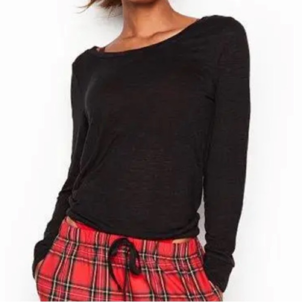 3/$30 Victoria’s Secret Black Thin Long Sleeve Top
